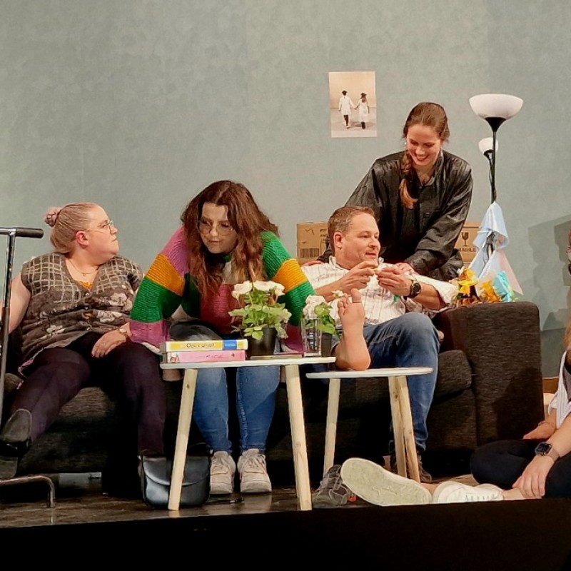 Scapino 2024 - Surprise!  18 - Toneelvereniging Plankenkoorts 